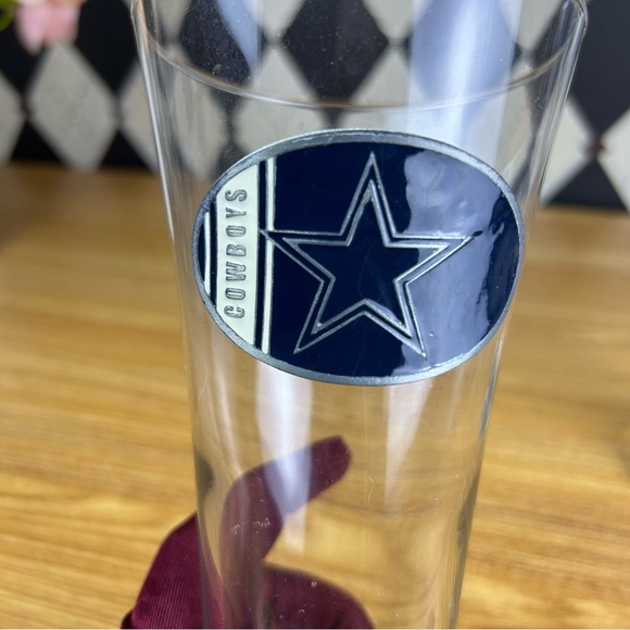 Dallas Cowboys 3D Medallion Pilsner Glasses,
 NFL Logo Beer Glassware - Picture 3 of 7